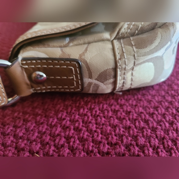 COACH HAND BAG LIKE NEW - Picture 4 of 11